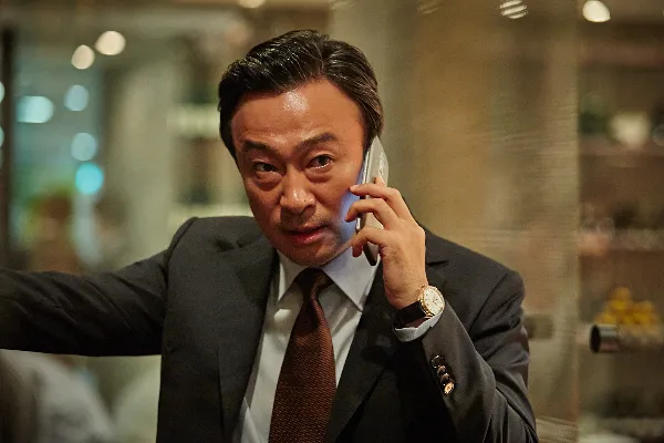 권력을 위해 살인도 마다하지 않는 우종길 차장검사(이성민)