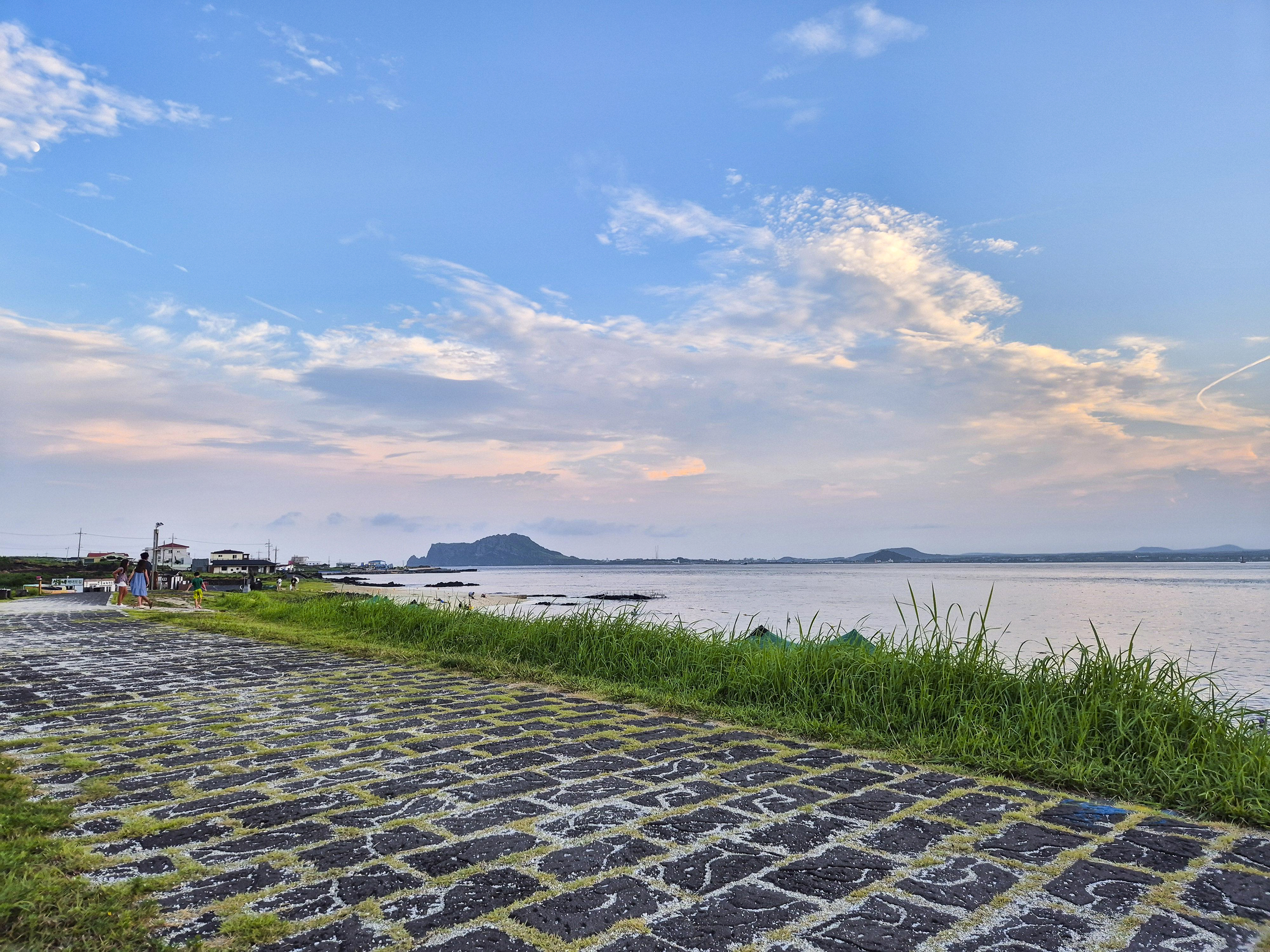 맑은 날의 해질녀 모습