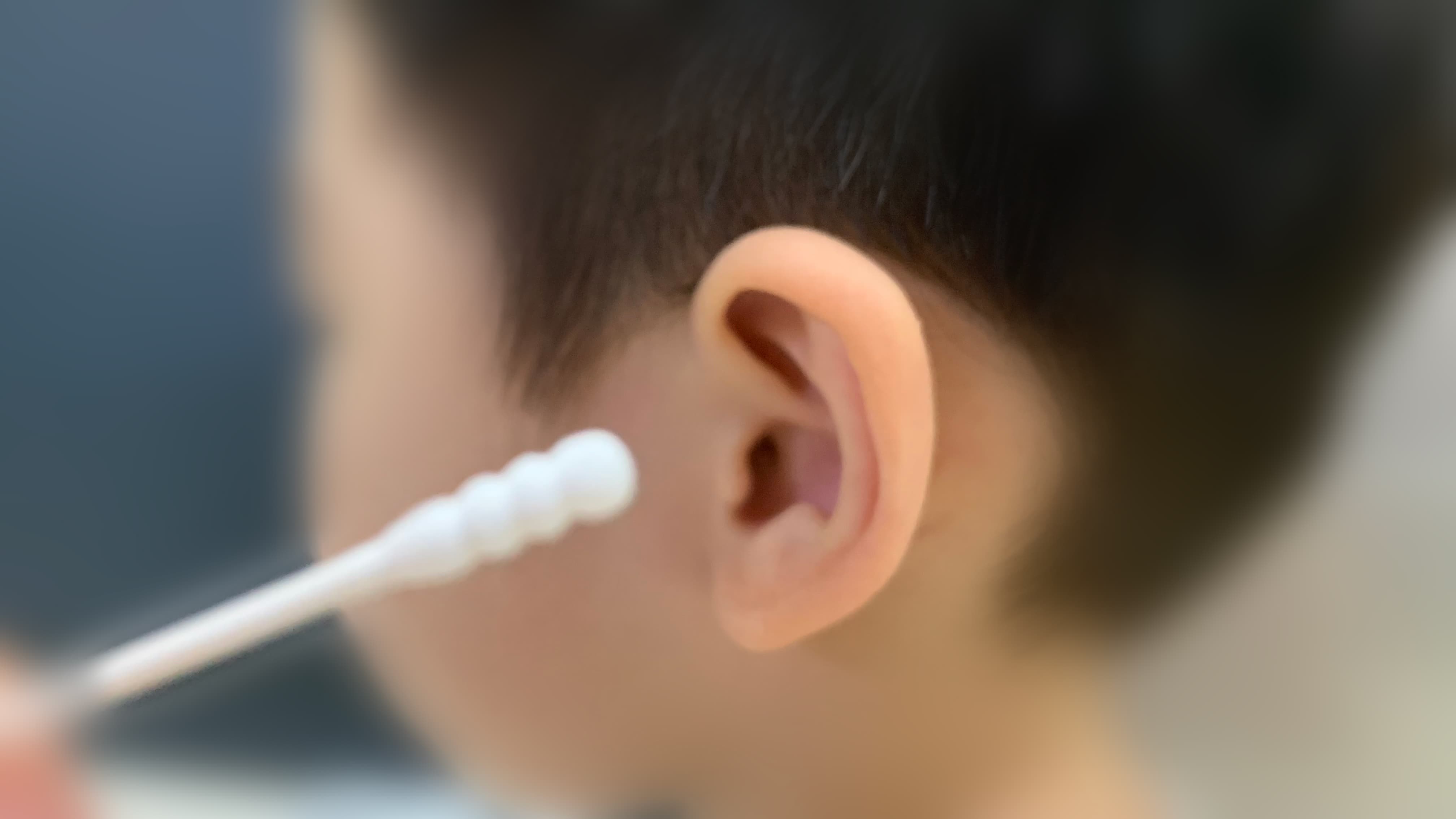 귀지를 너무 자주 파면 안 되는 이유 & 귀 건강 관리법