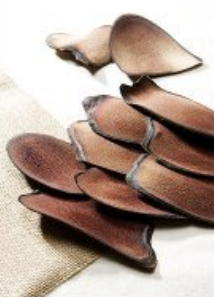 편으로-잘려있는-사슴뿔