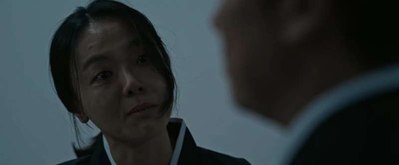 장례복장을 하고 있는 독전 2의 덕천 아내 역할을 하고 있는 배우 이상희