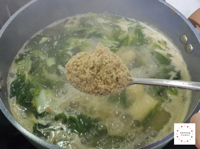 얼갈이배추시락국-들깨가루 넣기