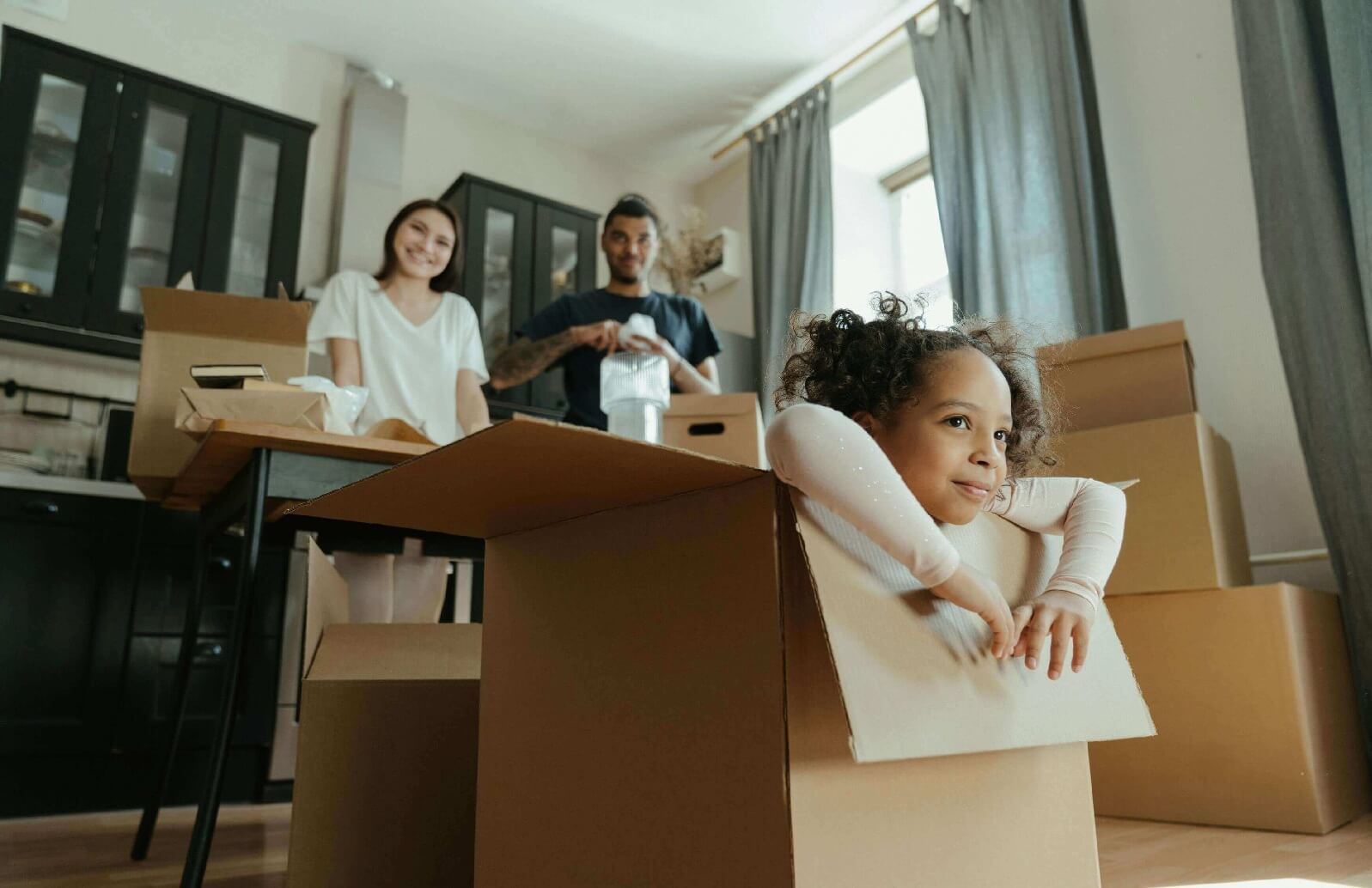 이사 하는 가족