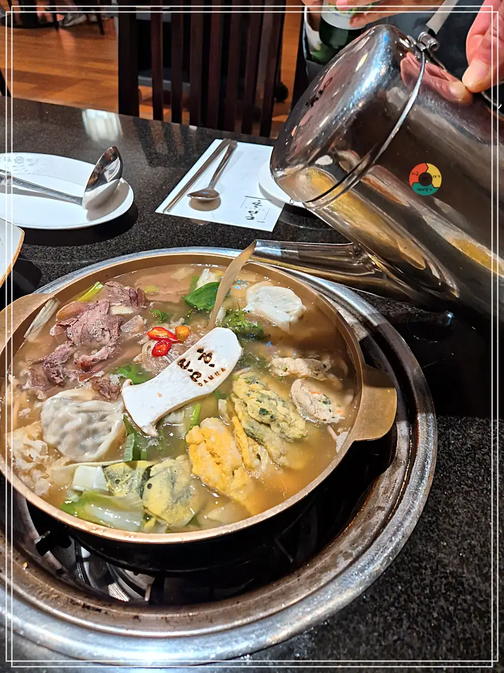 담하_어복쟁반-육수붓는주전자-소고기-만두-전