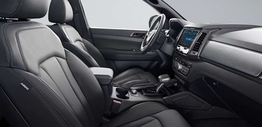 렉스턴 스포츠 칸 블랙 인테리어