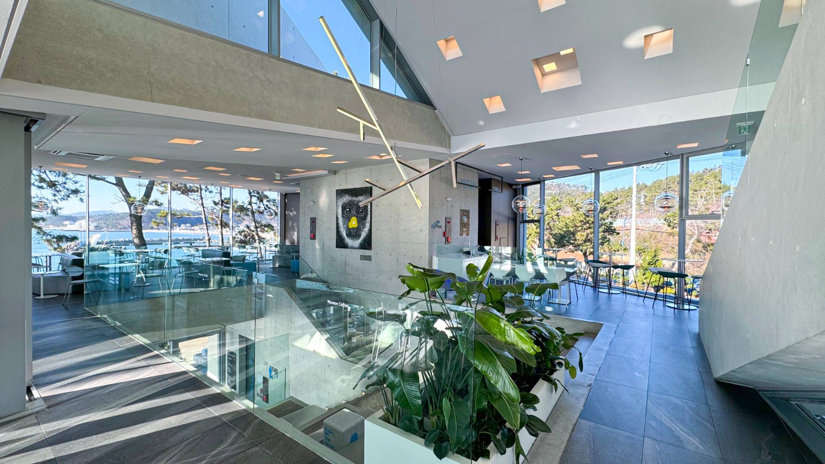 부산 웨이브온 커피 좌석