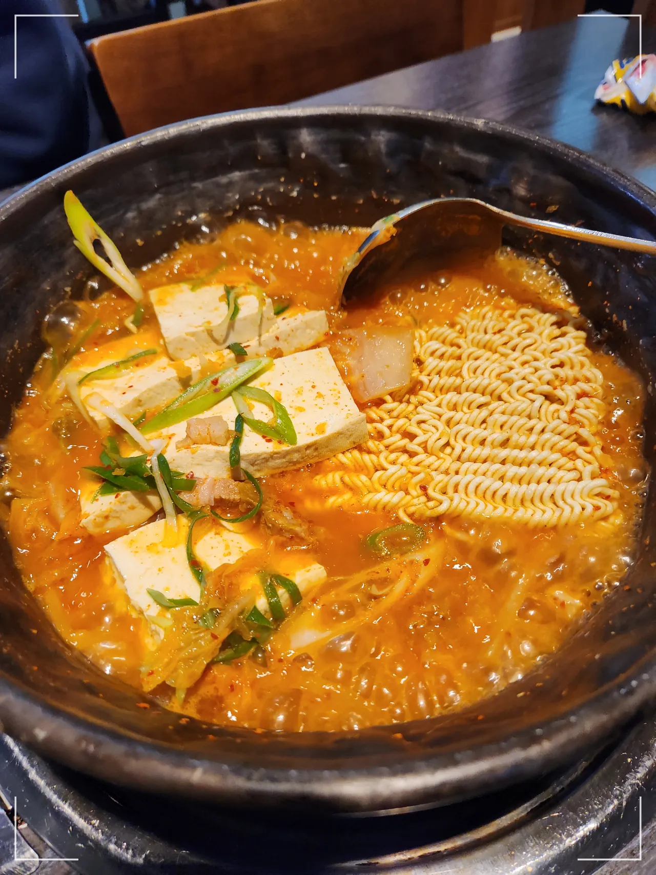 송도-듬박이-찌개-가게-듬박이-찌개-라면-사리-추가