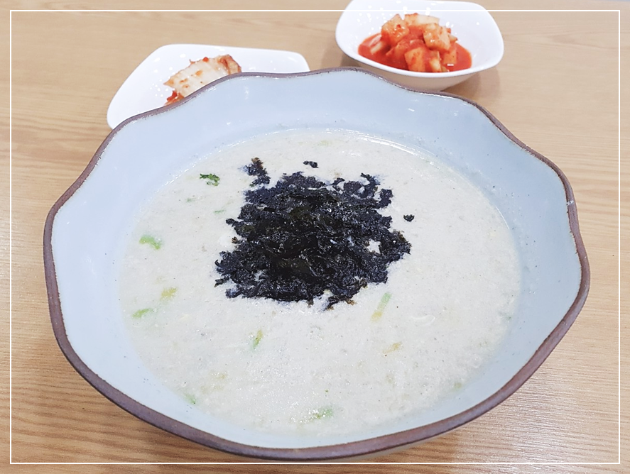 들깨를 듬뿍 갈아 끓여 뽀얗고 진한 속초 들깨 감자옹심이