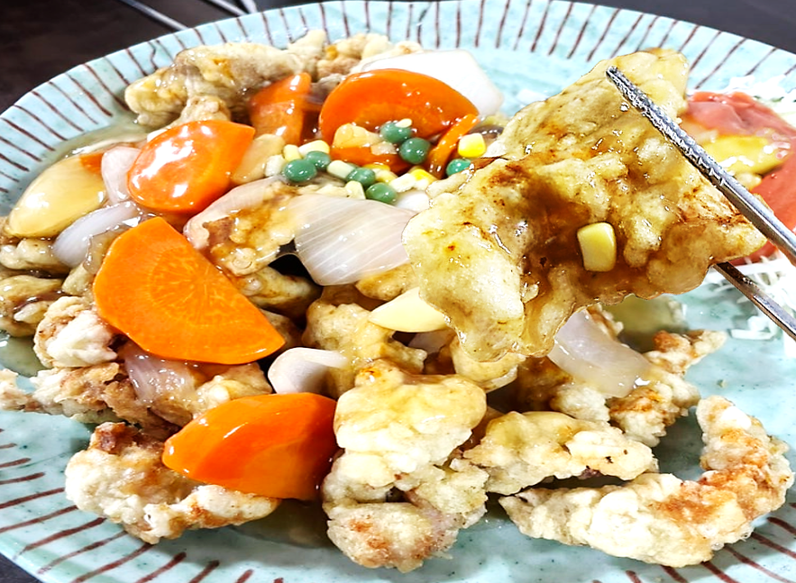 소스가 뿌려져 있는 대구 덕성반점의 탕수육