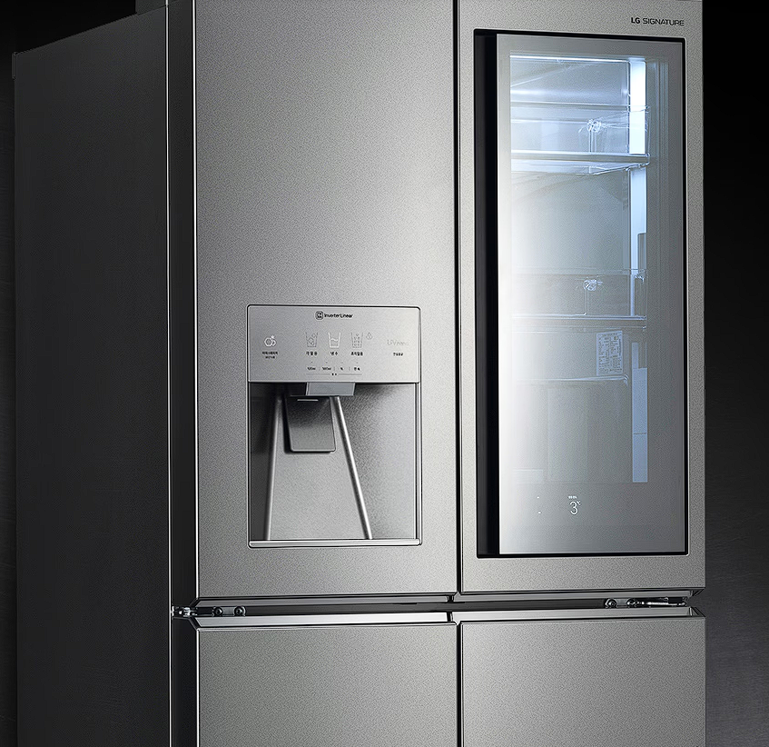 LG SIGNATURE 얼음정수 냉장고 J842ND79, 샤이니 유니버스 색상의 840L 대용량 냉장고로, 노크온 매직스페이스와 직수형 아이스메이커가 탑재된 고급스러운 디자인.