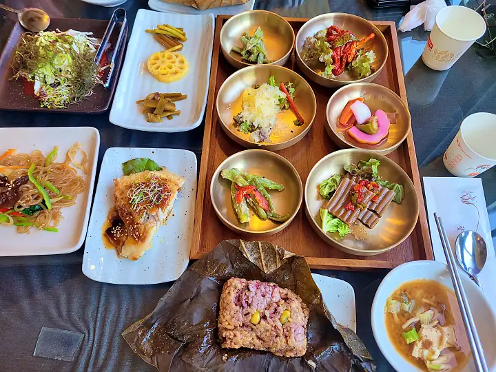 생생정보 참외 닭구이 연잎밥 보리굴비 한정식 맛집