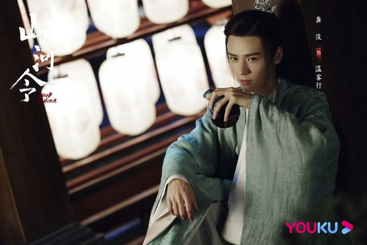 앉아서-술병을-들고있는-온객행