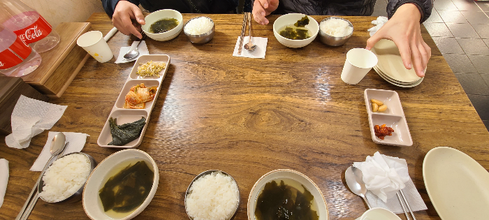 제주맛집 맛나식당 외부 메뉴판 밑반찬