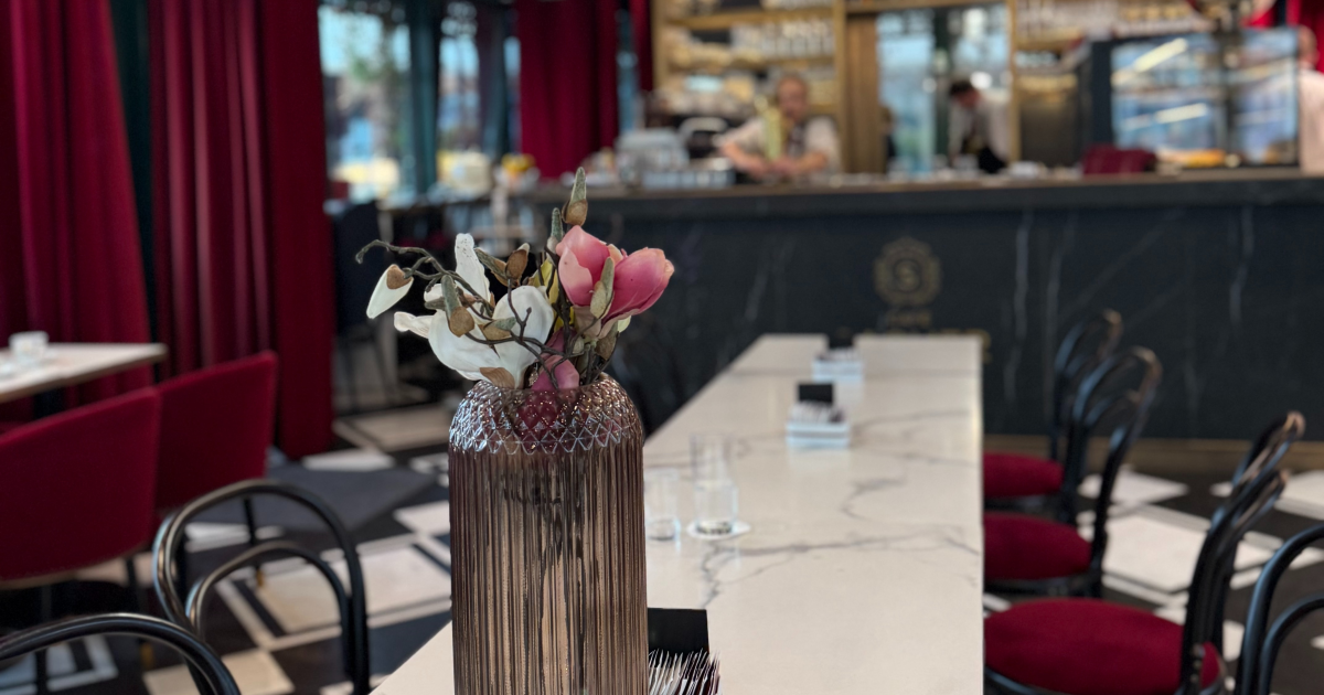 카페자허 테이블