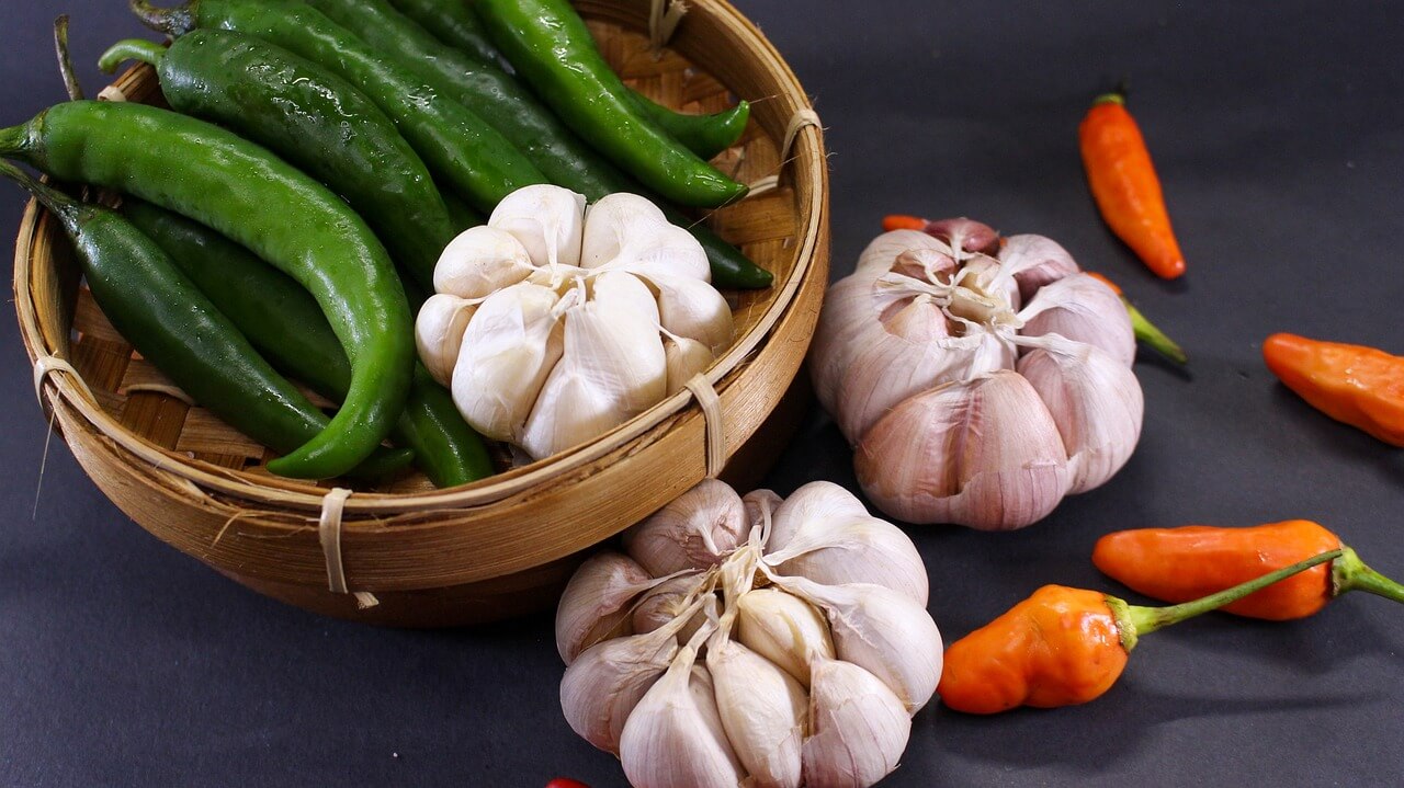 마늘의 알리신: 면역력 강화와 항균 작용의 과학적 근거