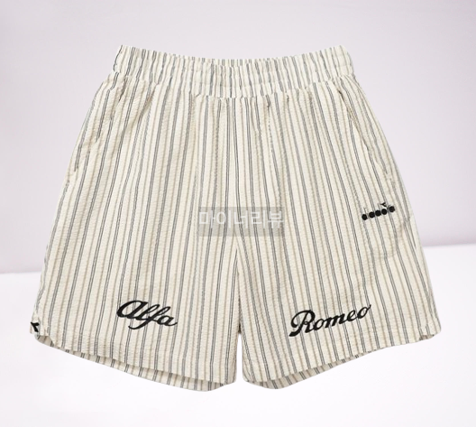 나혼자산다 전현무 채칼 카메라 피아노 LP 스피커 목 온열 마스크 반팔 티셔츠 반바지 정보