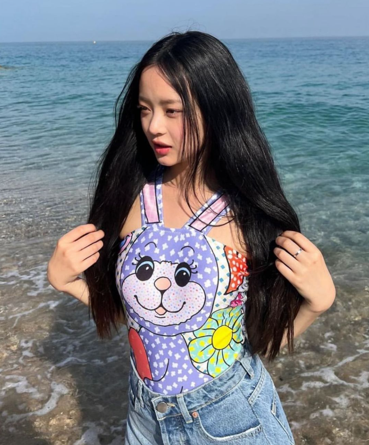 뉴진스 하니 바다에서