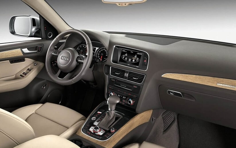 아우디 Q5 실내