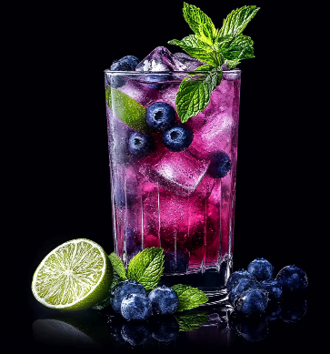 투명한 하이볼 잔에 붉은색, 보라색 베리들이 가라앉아 있고, 신선한 민트 잎이 띄워져 있는 모습. 얼음과 탄산 기포가 시원함을 더합니다.