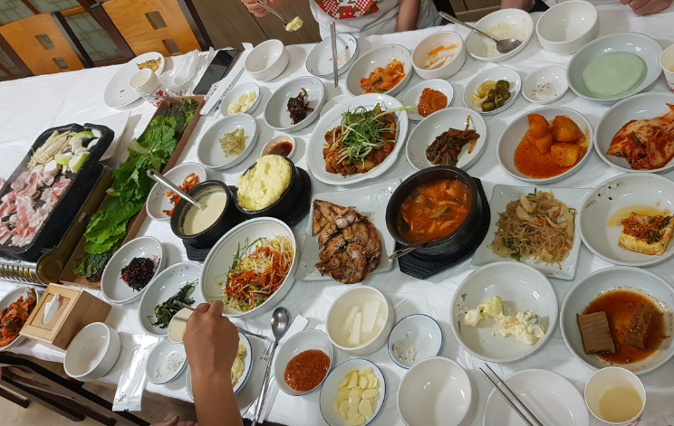 쌀밥지정업소 홀인원쌈밥집