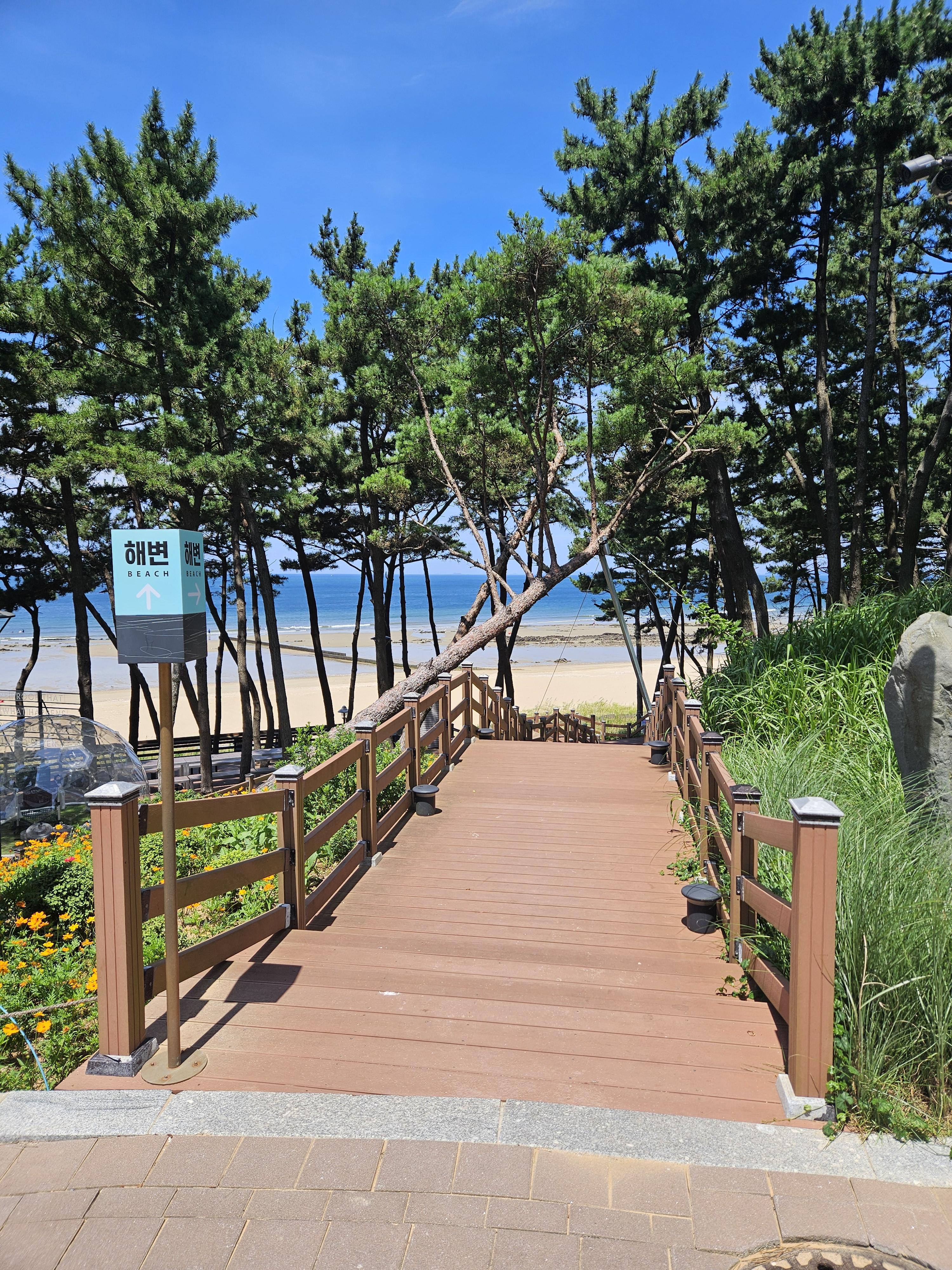 아일랜드 리솜 - 1층 실외 - 해수욕장 연결로