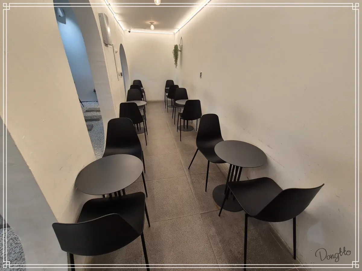 전라도-전주-커플-여행-카페-2층-2인석