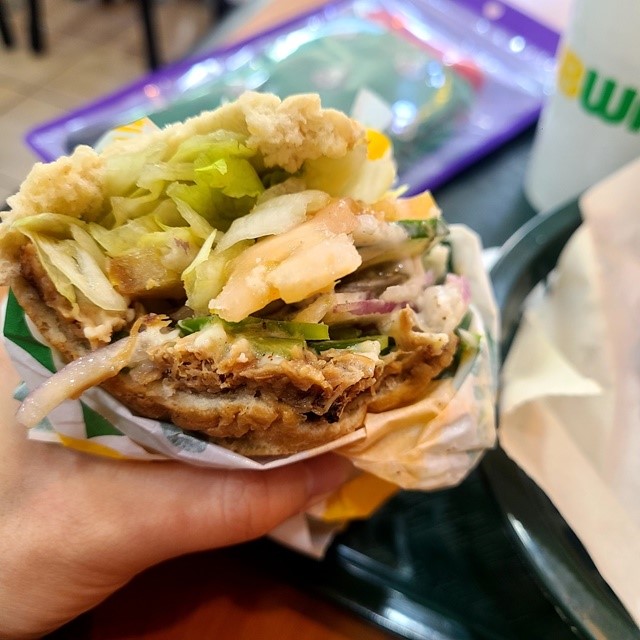 써브웨이-케이바비큐-샌드위치-속-안