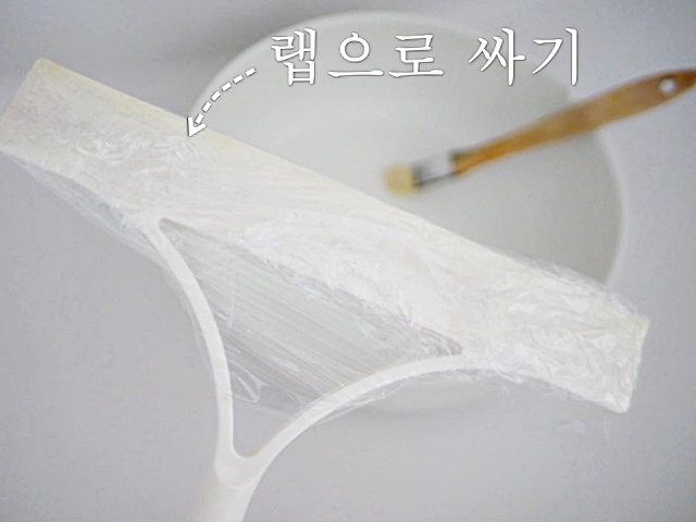 욕실 물기제거기 밀대 스크래퍼 유리닦이 변색 곰팡이 물때 제거, 남은 염색약 활용법, 생활 팁줌 매일꿀정보