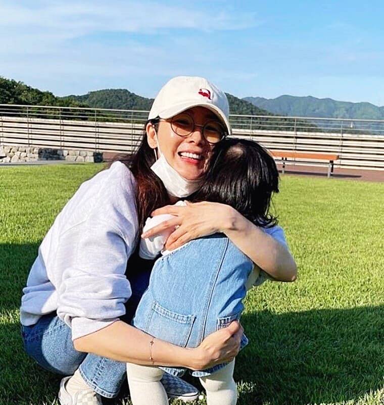 배우-최지우-딸