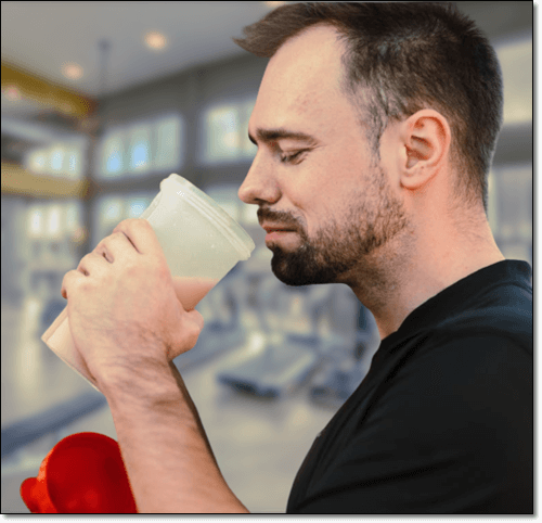 분리유청 단백질 섭취하는 남성
