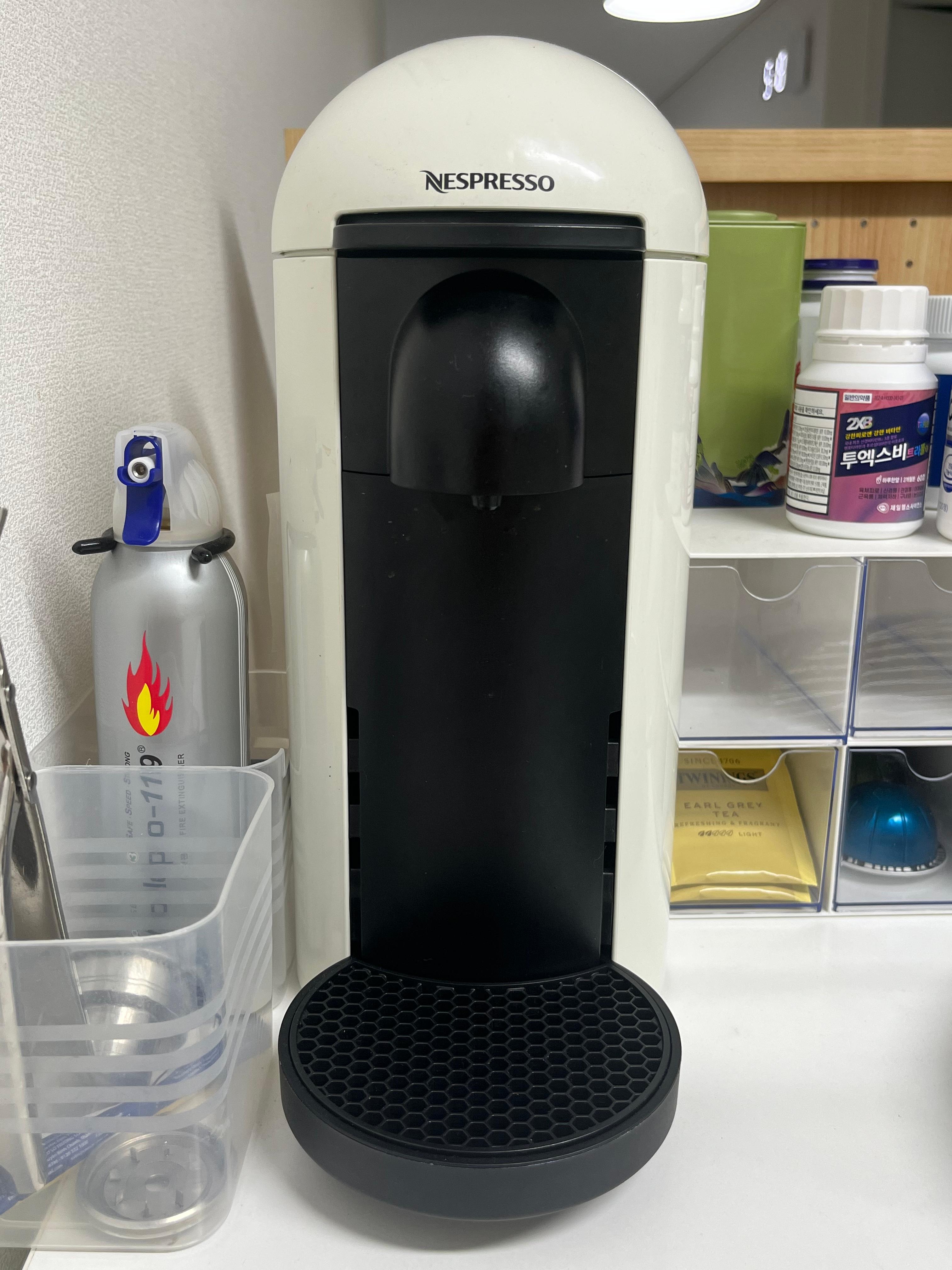 네스프레소 버츄오플러스 사이즈와 디자인을 보여주는 사진