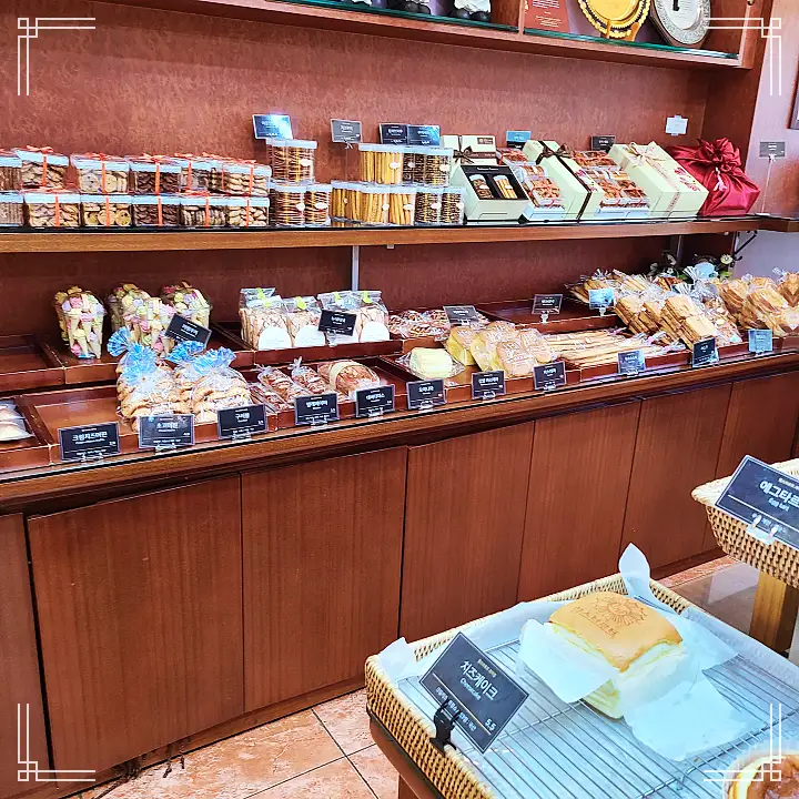 생생정보 빵집 순례자들의 성지 48년 경력의 제과 명장 베이커리 맛집