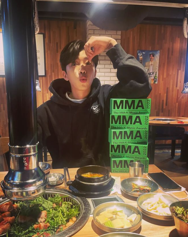 모래 알갱이-임영웅 뮤직비디오 듣기