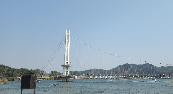 예당호출렁다리