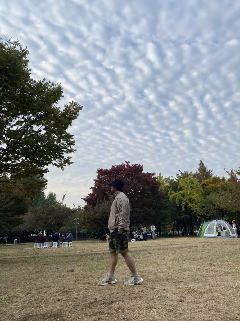 데일리룩(오뭘입)스투시 벙거지 버킷햇, 나이키 코르테즈 바람막이 윈드브레이커자켓, 로스코카모 반바지, 리복 로얄브릿지, 남자데일리룩, 남자데일리코디, 남자데일리패션, ootd