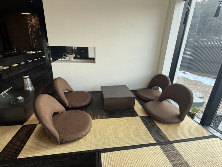 고성 롤리커피 좌식 테이블