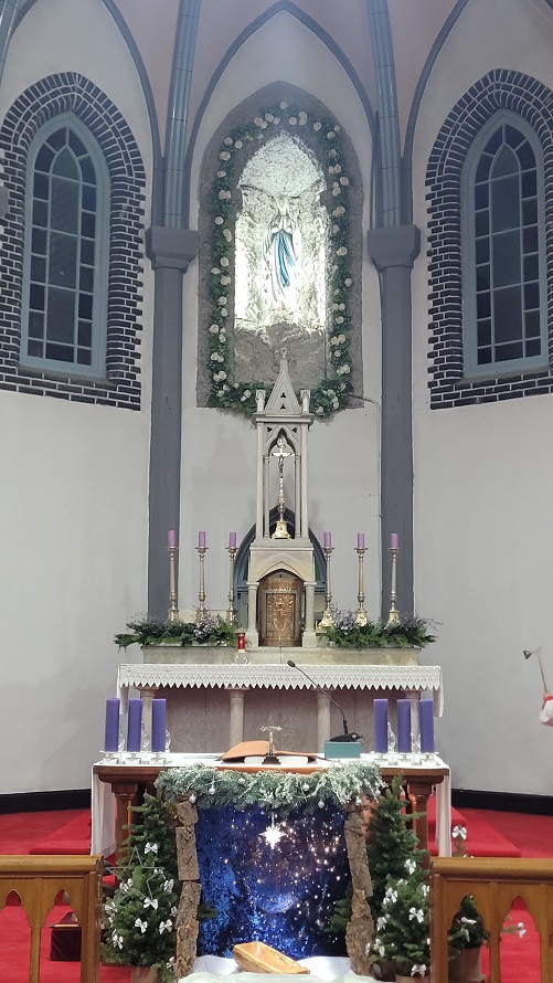 감곡성당 제대, 제단, 매괴의 성모님 사진