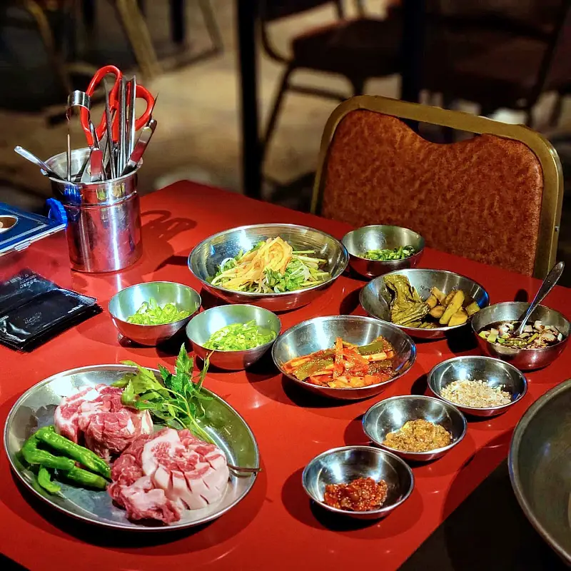 줄서는식당 권율 추천 누룩발효삼겹살, 30일 드라이 에이징 숙성 삼겹살 당귀 쌈 맛있는 식당 신사동 숙성고기 고깃집 맛집 소개