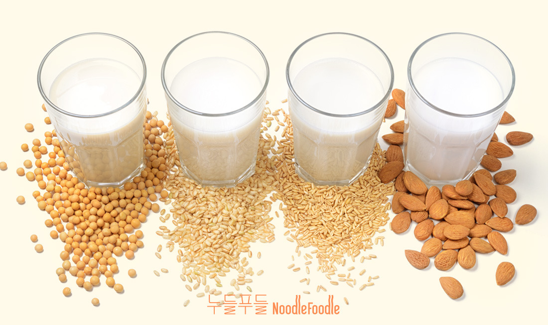 귀리 우유와 일반 우유 관련 사진