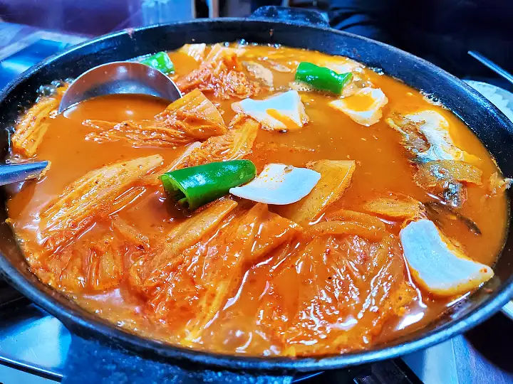 생생정보 돌판 돼지 김치찜 삼겹살 고등어 김치찜 맛집