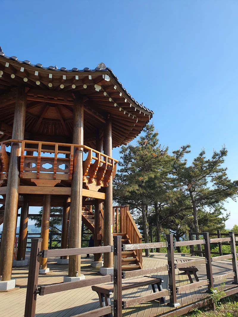 함박산 정상 정자
