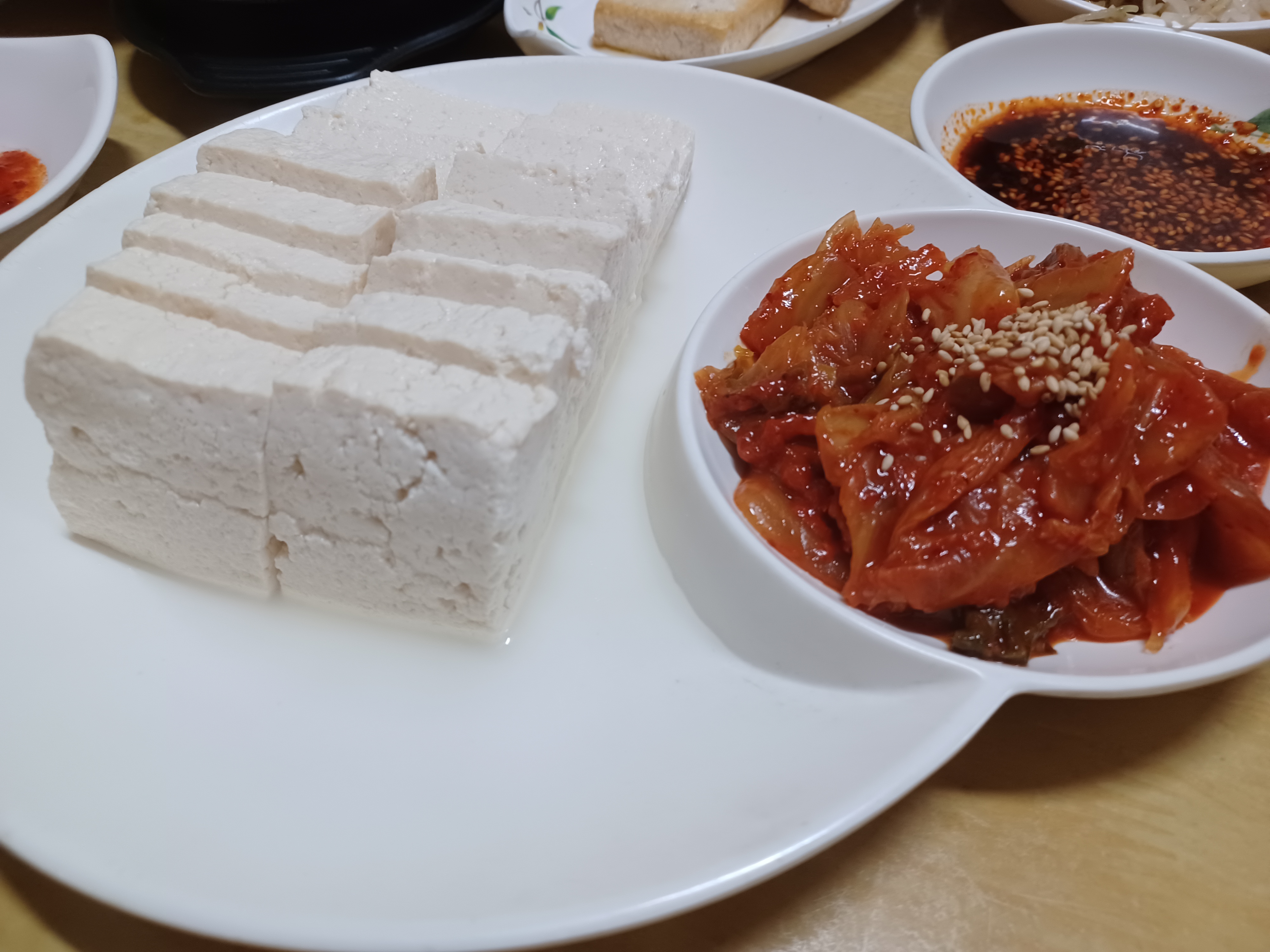 가평 백둔리 인천집 모두부, 김치볶음