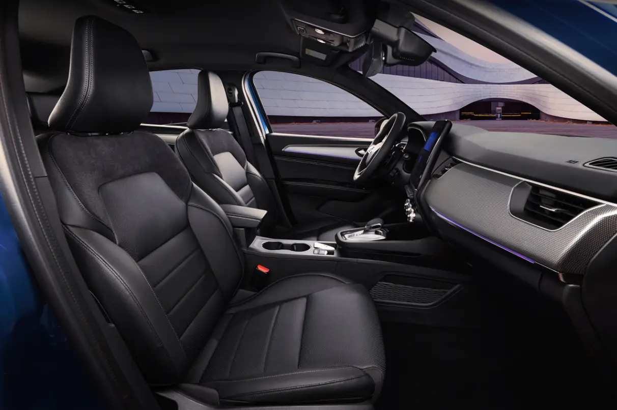 XM3 E-TECH 하이브리드 실내-3