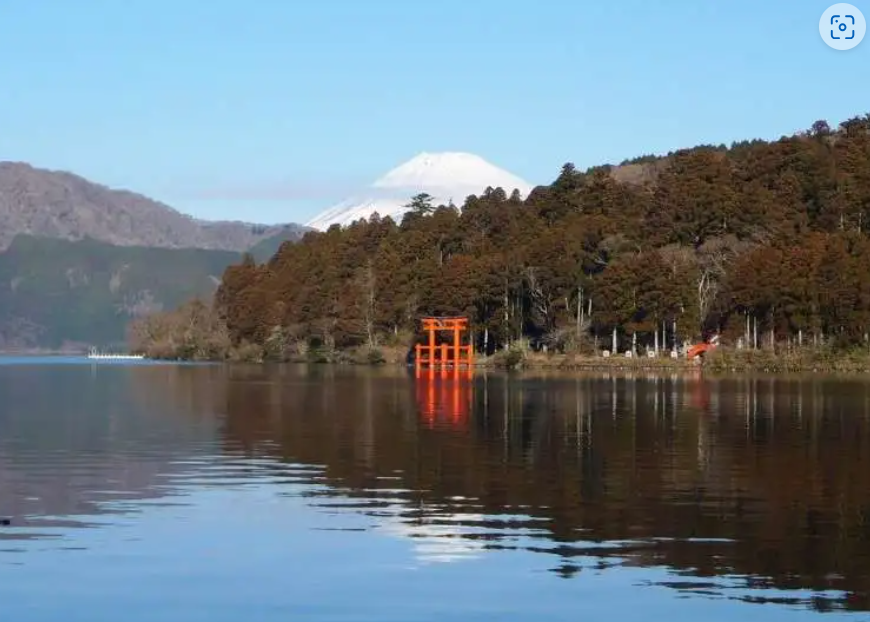 하코네 인기스팟 호수속의 도리이