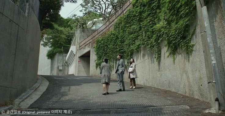 기생충 영화 언덕 길 저택