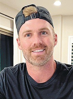 라일리-톰슨-사진입니다.