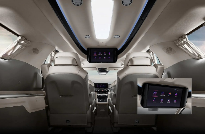 이 사진은 4세대 카니발 하이리무진의 실내입니다