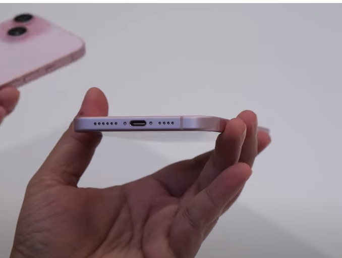 아이폰 15 USB 포트