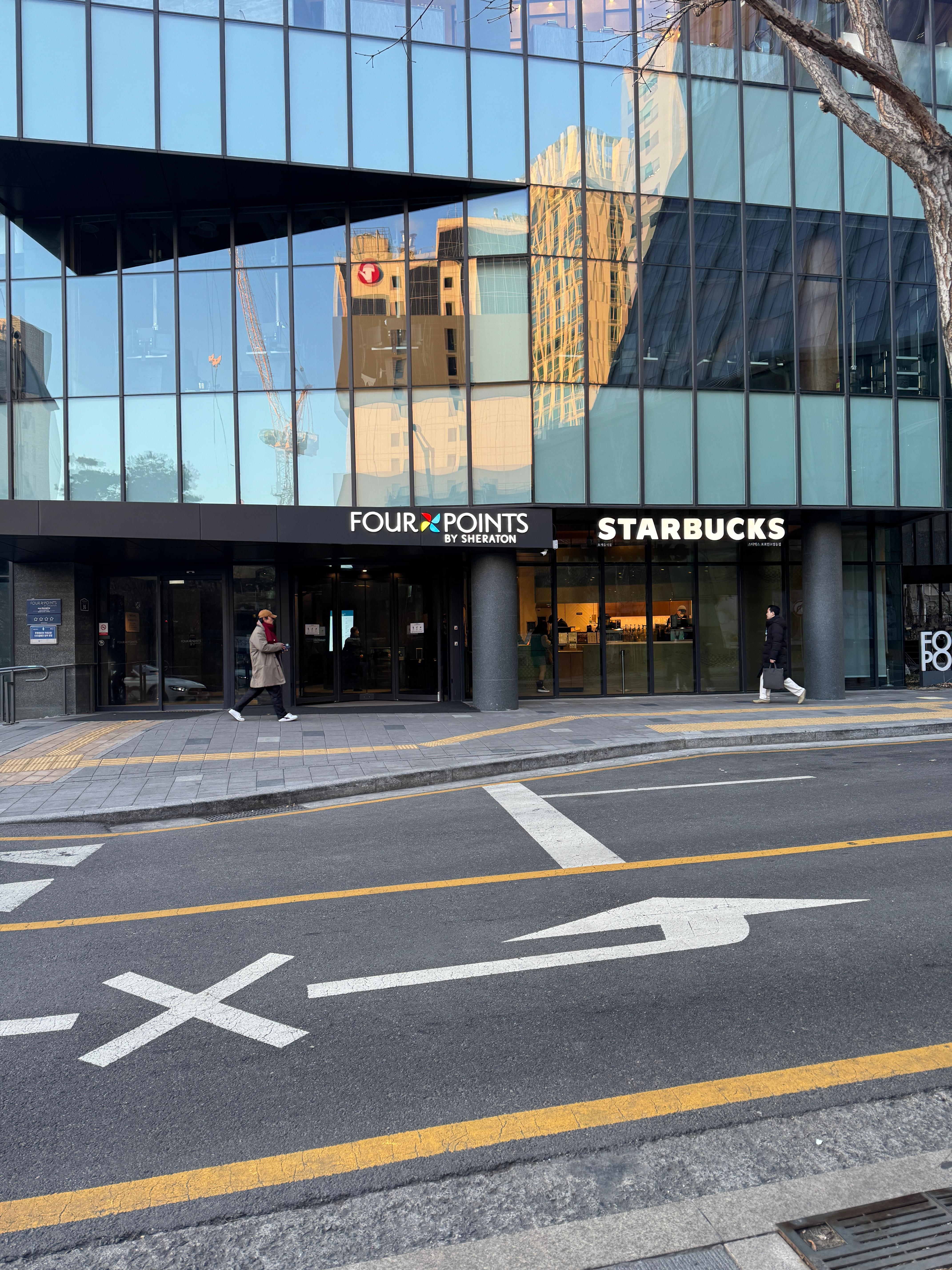 스타벅스 포포인츠명동점 외부