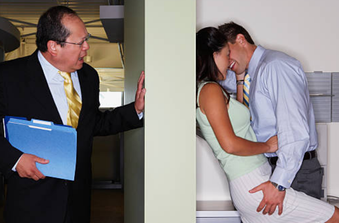 직장 동료와 애정행각을 하는 꿈